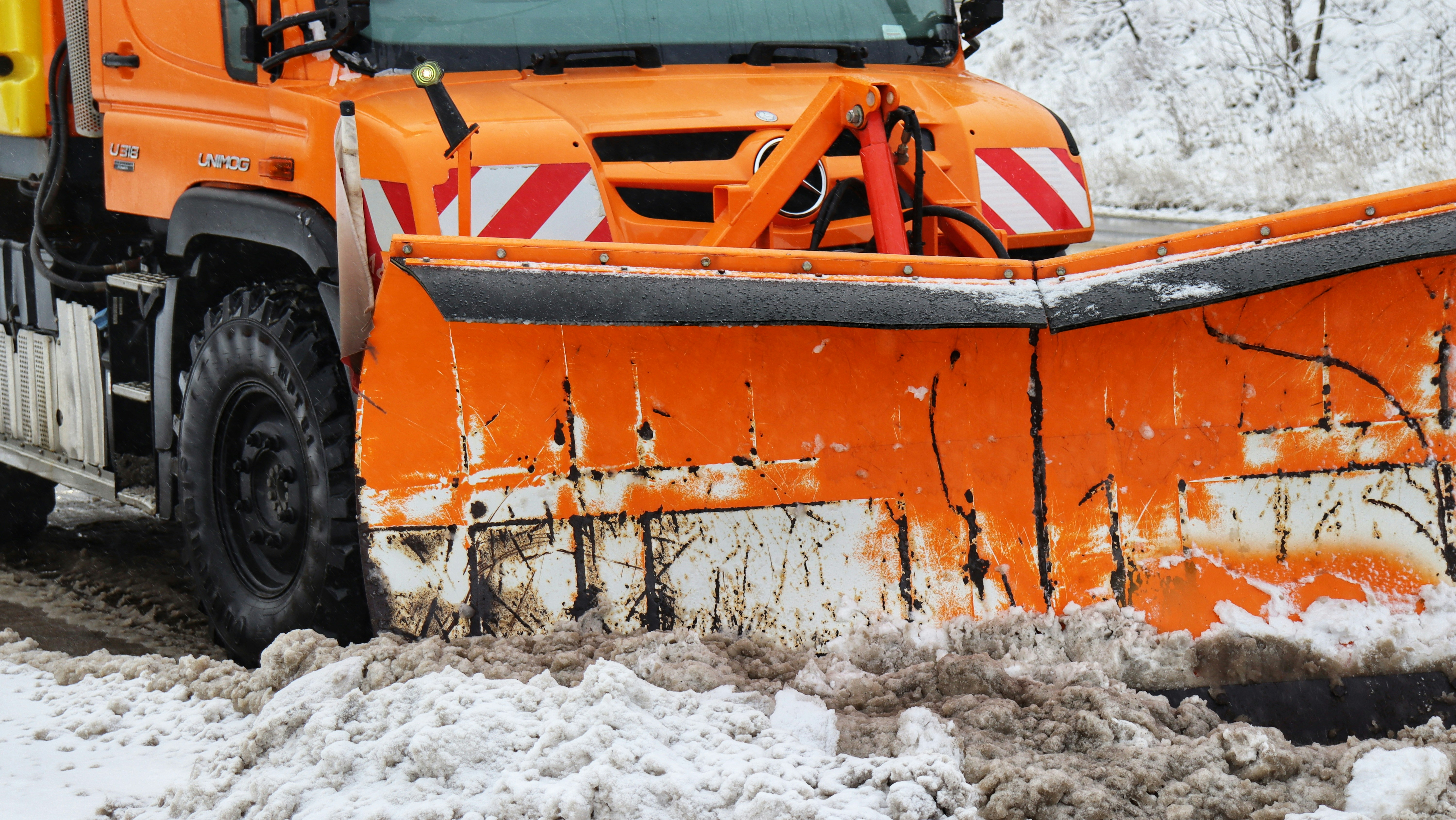 Eisbeseitigung in Coesfeld – Beseitigung von Glätte und Eisflächen für sichere, rutschfreie Wege.